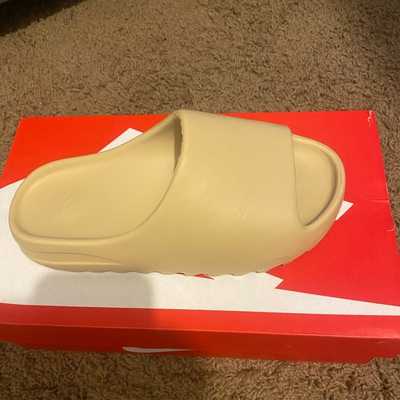 Yeezy Shoes - Womens Yeezy slides